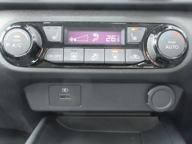 ノート　４ＷＤ（ニッサン）の車両写真