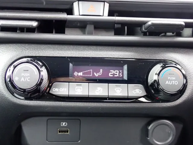 ノート（ニッサン）の車両写真