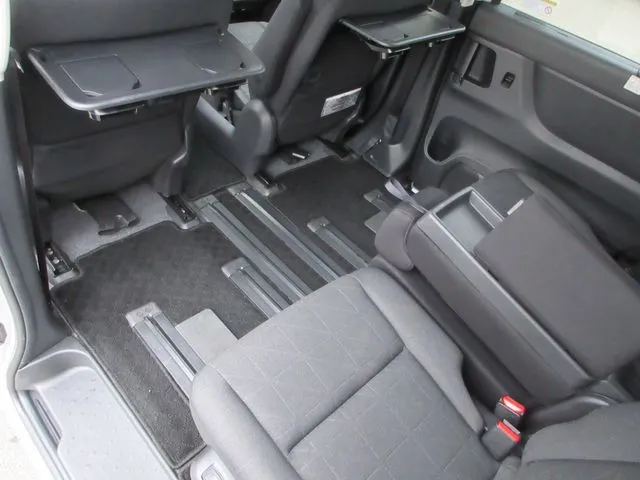 セレナ　４ＷＤ（ニッサン）の車両写真