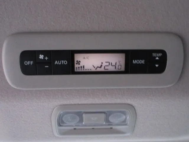 セレナ　４ＷＤ（ニッサン）の車両写真