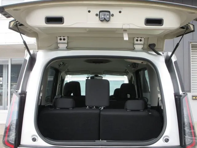 セレナ　４ＷＤ（ニッサン）の車両写真