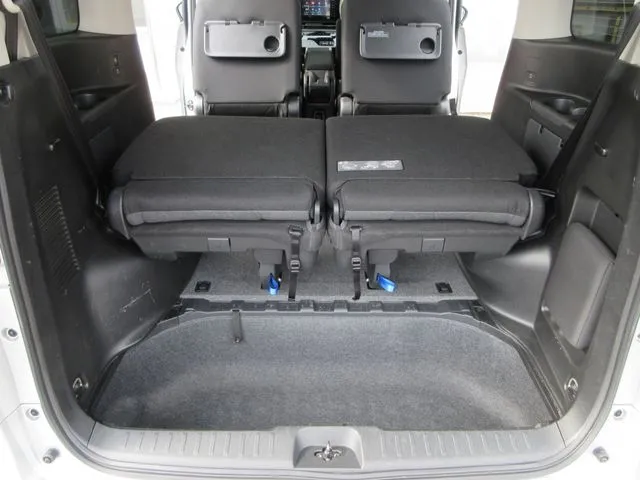 セレナ　４ＷＤ（ニッサン）の車両写真