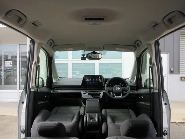 セレナ　４ＷＤ（ニッサン）の車両写真