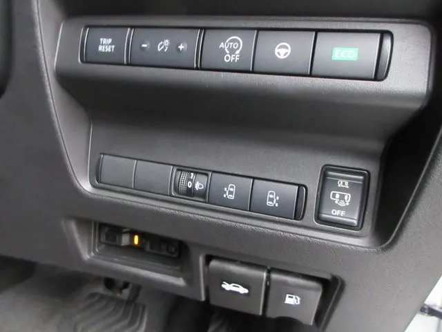 セレナ　４ＷＤ（ニッサン）の車両写真