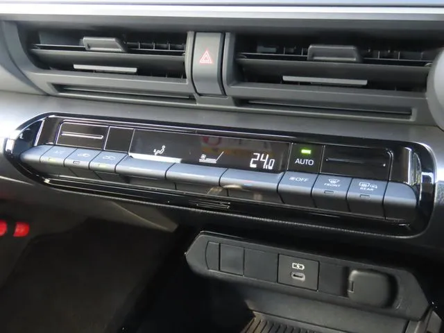 プリウス(トヨタ)の車両写真