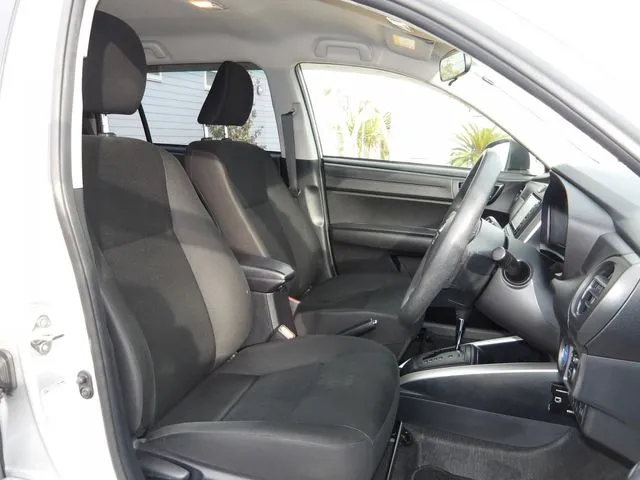 トヨタ カローラフィールダー ハイブリッド