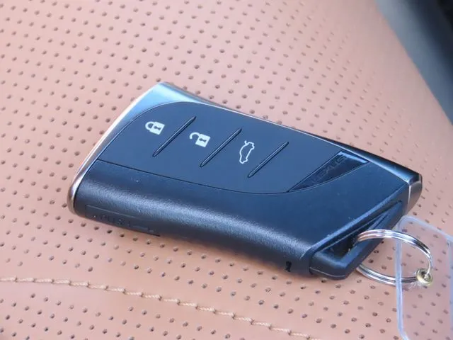 トヨタ　レクサス　ＥＳ３００ｈ