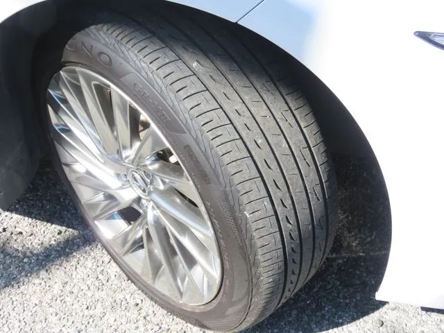 トヨタ　レクサス　ＥＳ３００ｈ