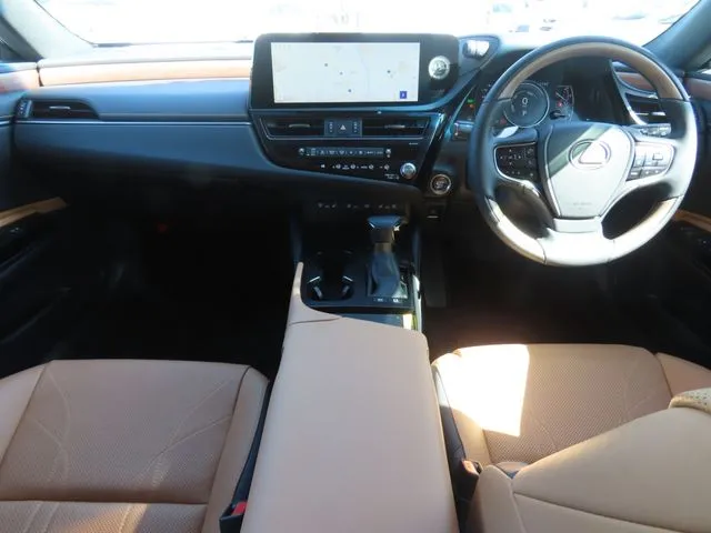 トヨタ　レクサス　ＥＳ３００ｈ