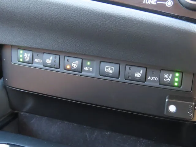 トヨタ　レクサス　ＥＳ３００ｈ