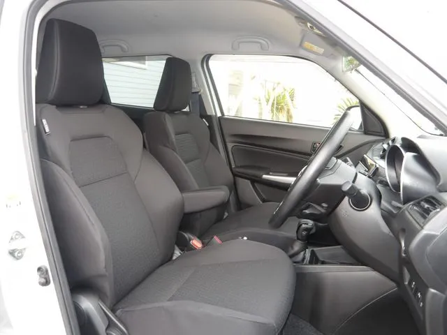 スズキ　スイフト