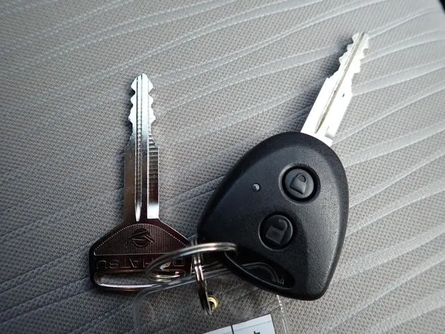 ダイハツ　ミラ　イース