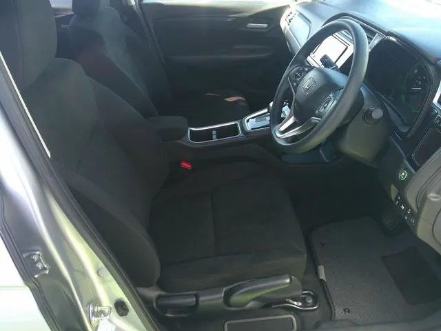 ホンダ シャトル ハイブリッド 4WD