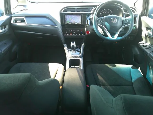 ホンダ シャトル ハイブリッド 4WD