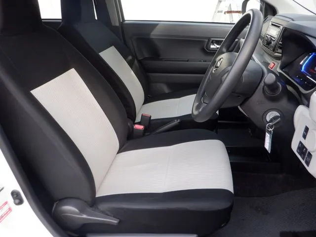 ミラ イース(ダイハツ)の車両写真