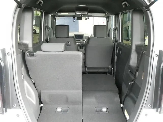 Ｎ　ＢＯＸ　カスタム（ホンダ）の車両写真