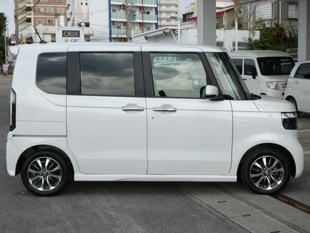 Ｎ　ＢＯＸ　カスタム（ホンダ）の車両写真