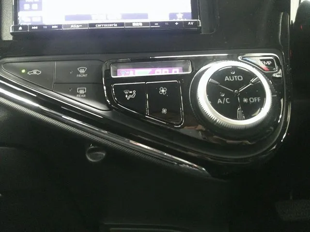 トヨタ　アクア