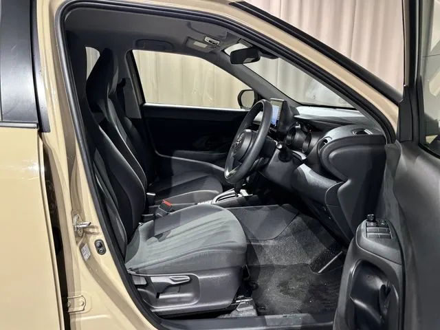 ヤリスクロス　ハイブリッド（トヨタ）の車両写真