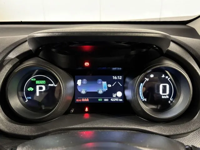 ヤリスクロス　ハイブリッド（トヨタ）の車両写真