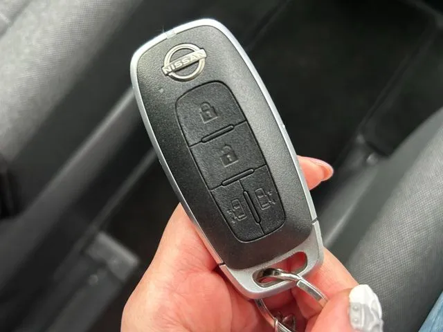 セレナ（ニッサン）の車両写真