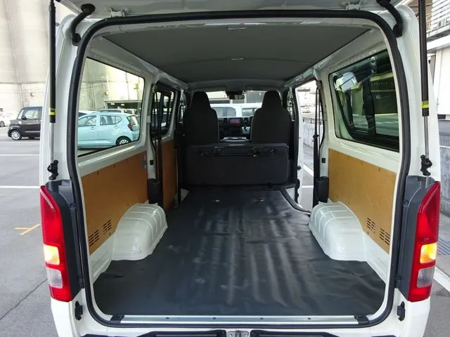 ハイエースバン　４ＷＤ（トヨタ）の車両写真