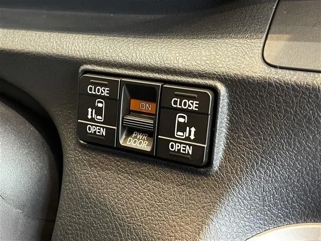 シエンタ　ハイブリッド（トヨタ）の車両写真