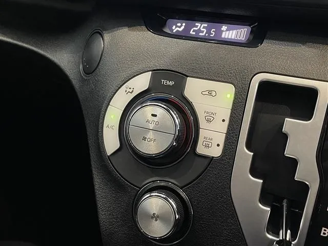 シエンタ　ハイブリッド（トヨタ）の車両写真