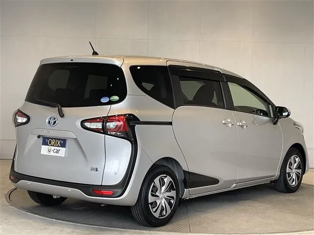 シエンタ　ハイブリッド（トヨタ）の車両写真