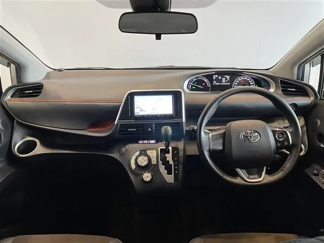 シエンタ　ハイブリッド（トヨタ）の車両写真