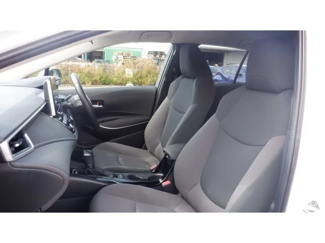 トヨタ　カローラ　ツーリング　ハイブリッド