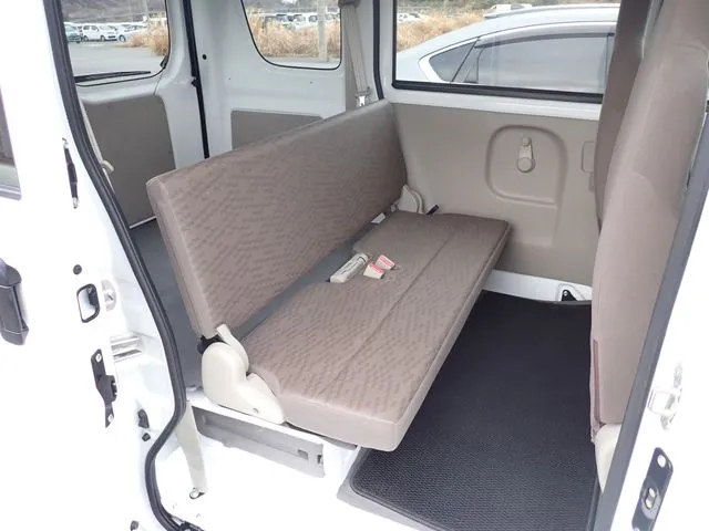 エブリイバン（スズキ）の車両写真