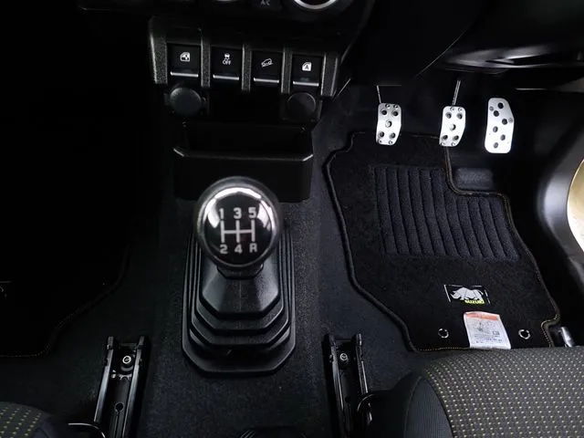 ジムニー 4WD(スズキ)の車両写真