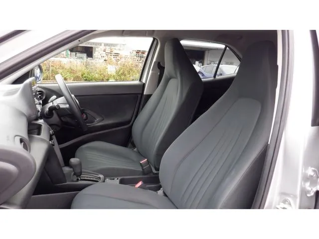 ヤリスクロス　ハイブリッド（トヨタ）の車両写真