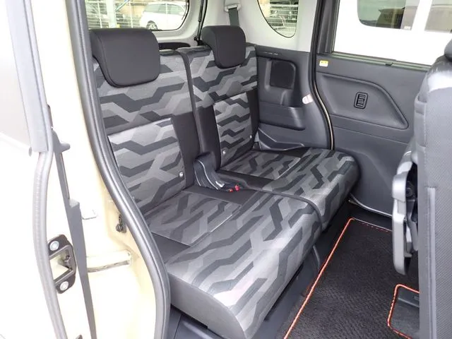 タント　ファンクロス（ダイハツ）の車両写真