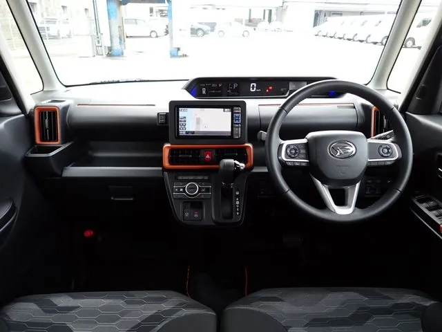 タント　ファンクロス（ダイハツ）の車両写真