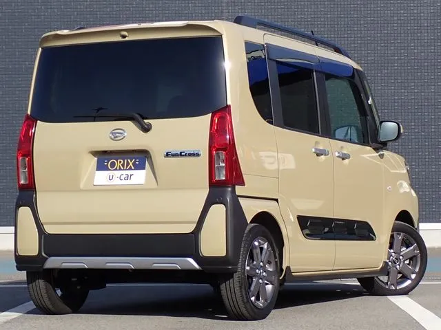 タント　ファンクロス（ダイハツ）の車両写真