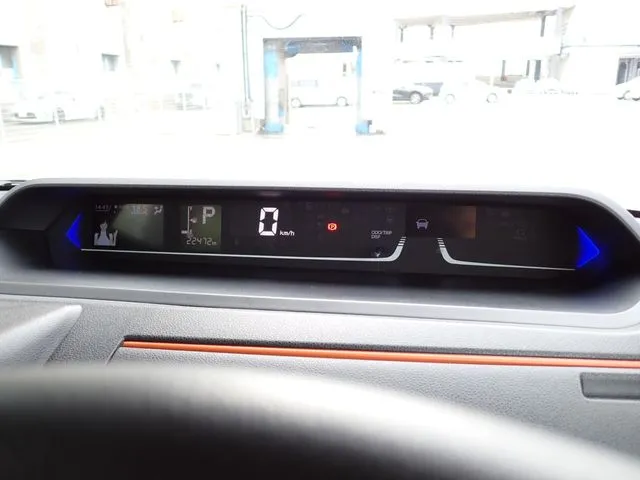 タント　ファンクロス（ダイハツ）の車両写真