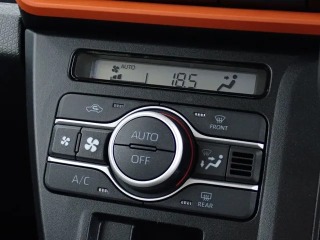 タント　ファンクロス（ダイハツ）の車両写真