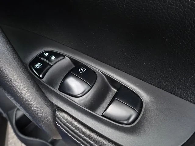 ニッサン　エクストレイル　４ＷＤ