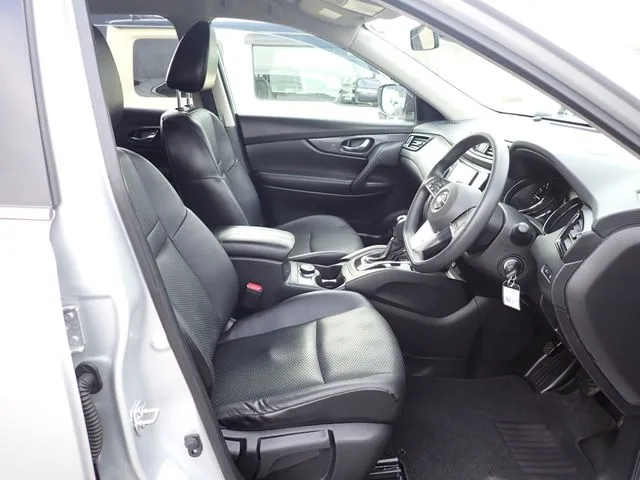 ニッサン　エクストレイル　４ＷＤ