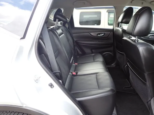 ニッサン　エクストレイル　４ＷＤ