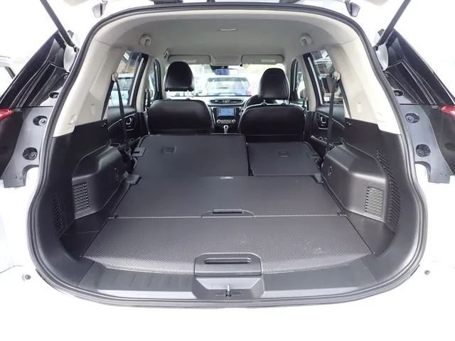 ニッサン　エクストレイル　４ＷＤ