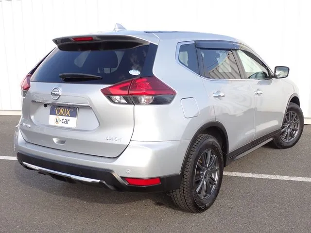 ニッサン　エクストレイル　４ＷＤ