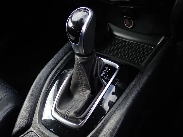 ニッサン　エクストレイル　４ＷＤ