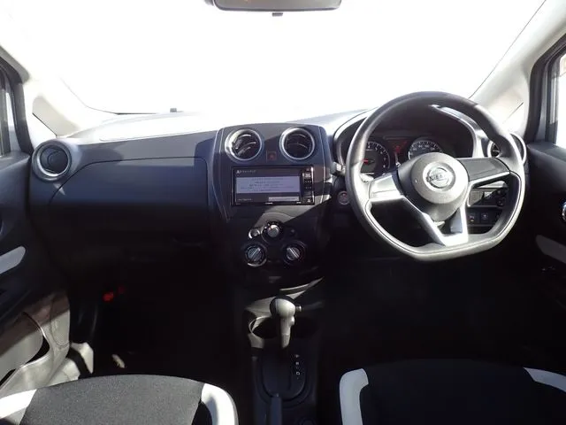ノート（ニッサン）の車両写真