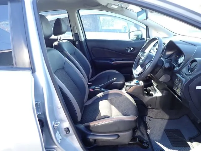 ノート(ニッサン)の車両写真