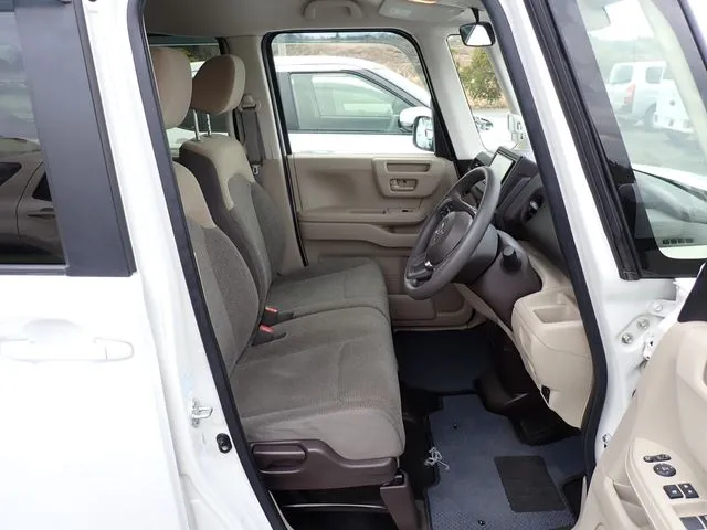 N BOX(ホンダ)の車両写真