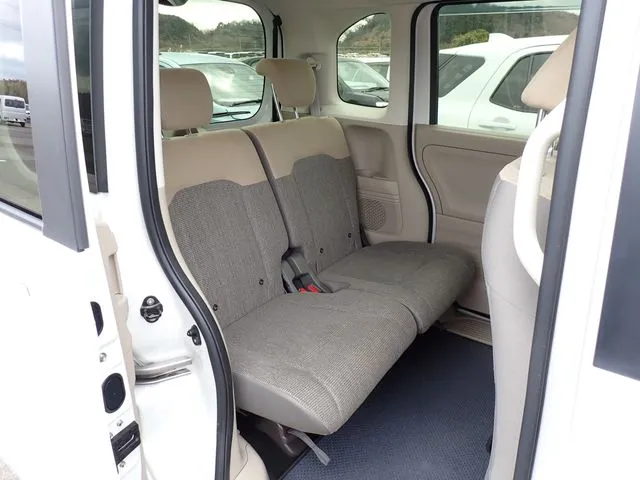 N BOX(ホンダ)の車両写真