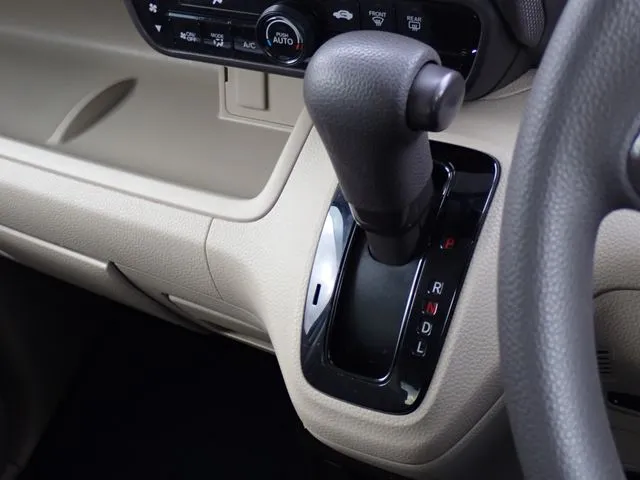N BOX(ホンダ)の車両写真